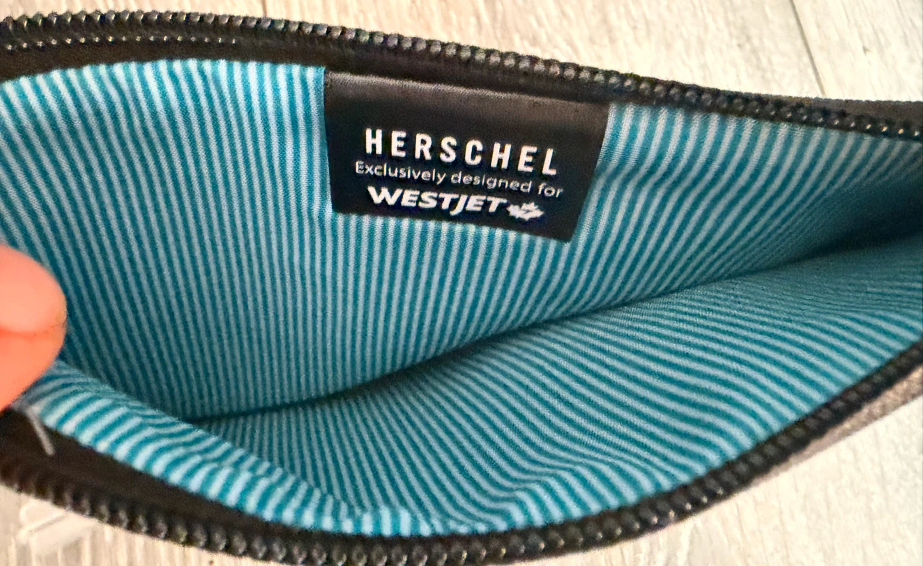 NEW • HERSCHEL Cosmetic Bag • Made Exclusively For WestJet - photo 4