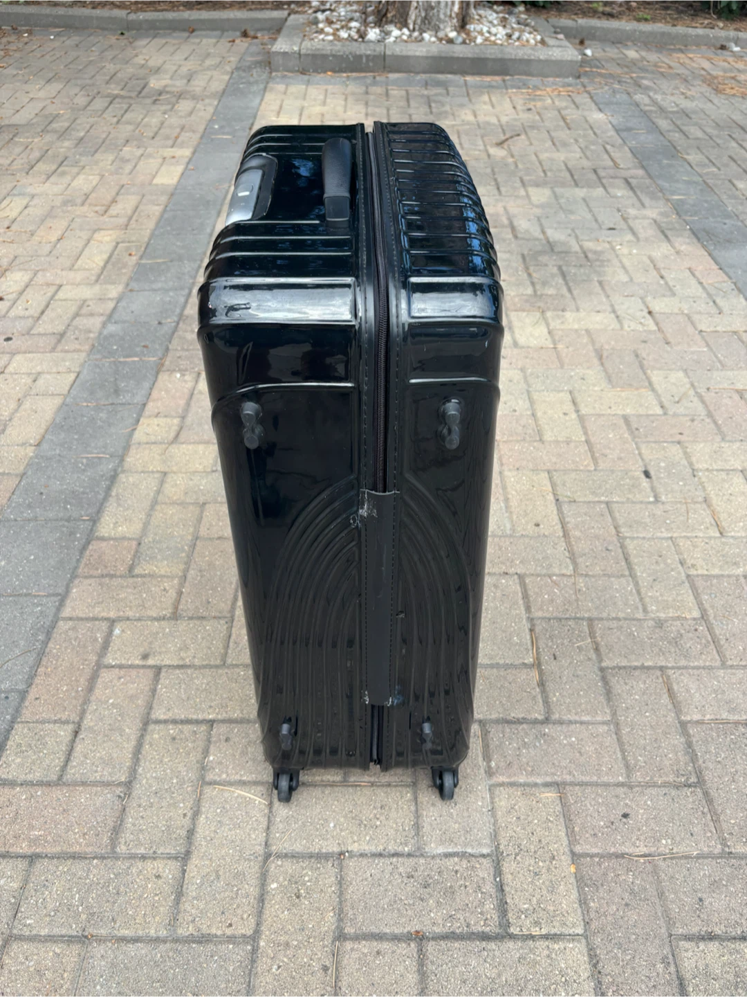it Luggage Black Hardshell Suitcase - photo 4