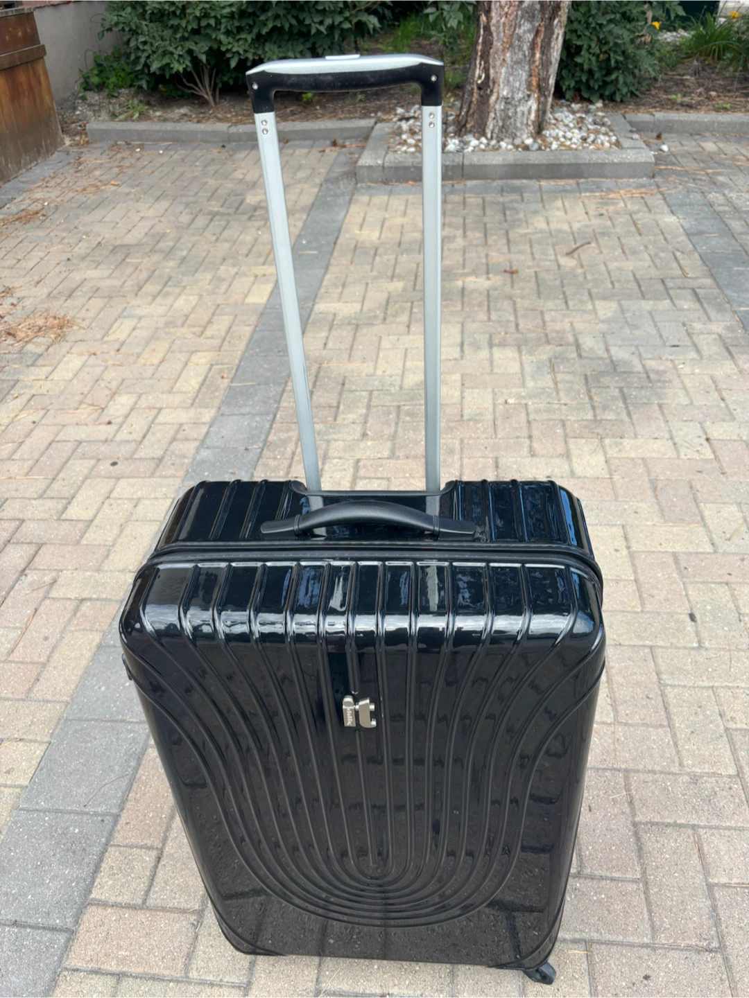 it Luggage Black Hardshell Suitcase - photo 5