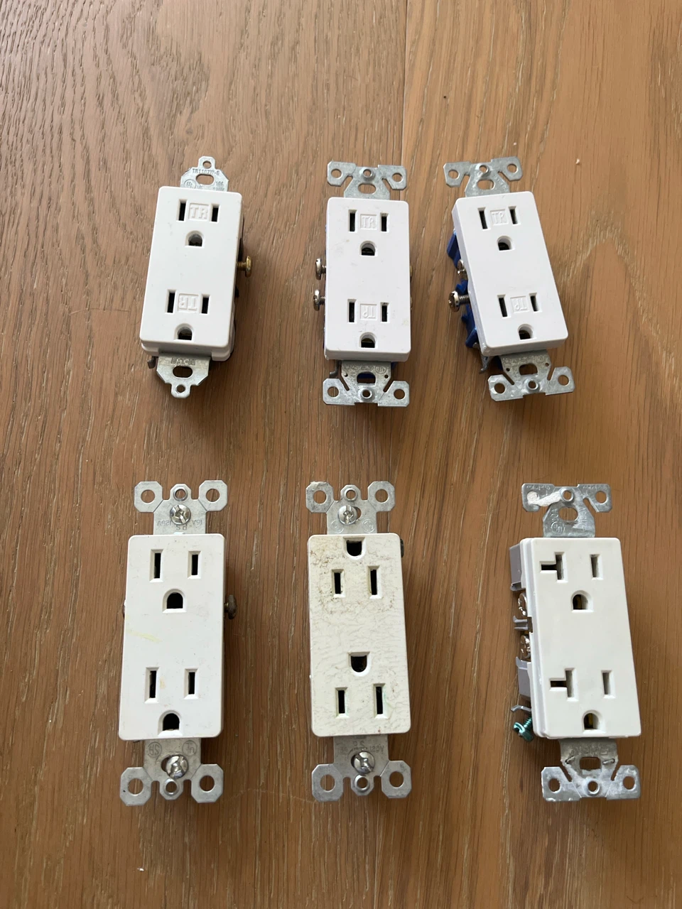 Lot of 6 Electrical Wall Outlets