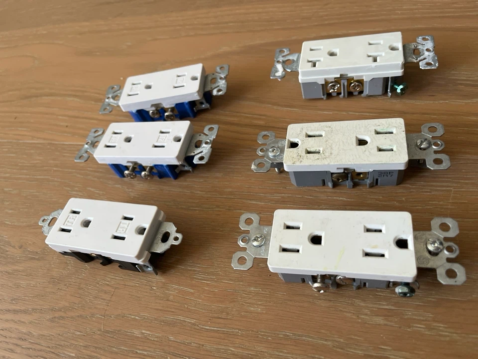 Lot of 6 Electrical Wall Outlets - photo 2