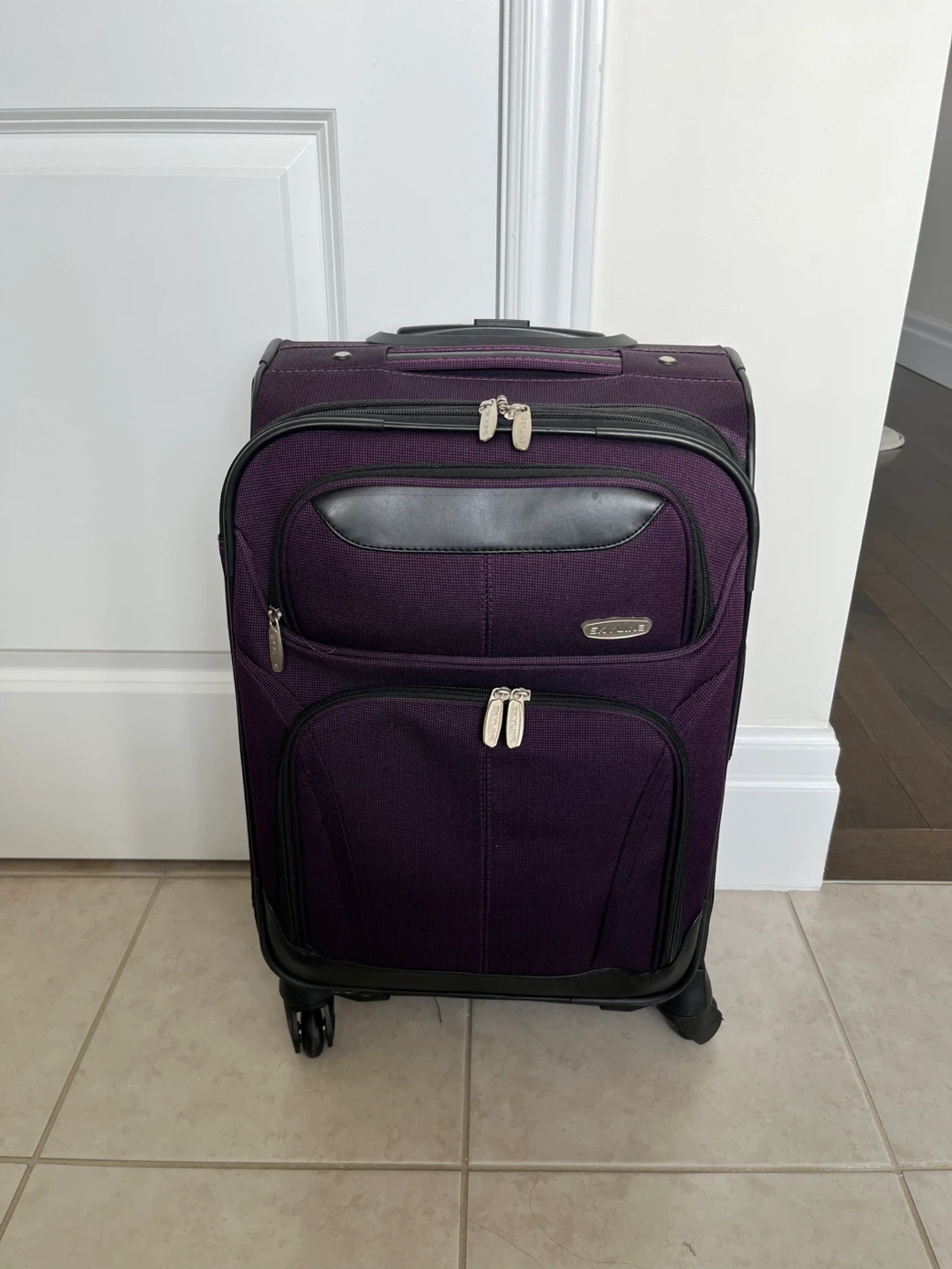 4-Wheel Expandable Carry On Luggage