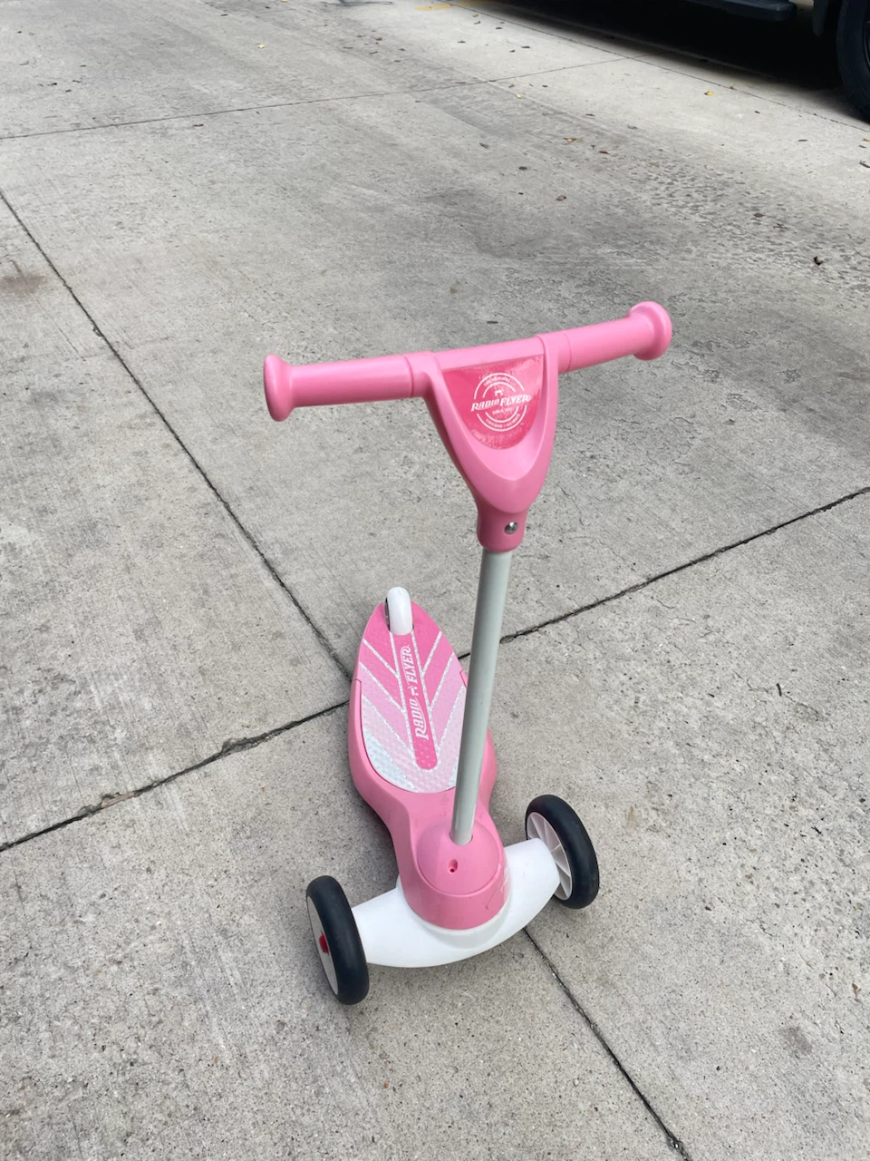 Pink Radio Flyer Toddler Scooter - photo 2