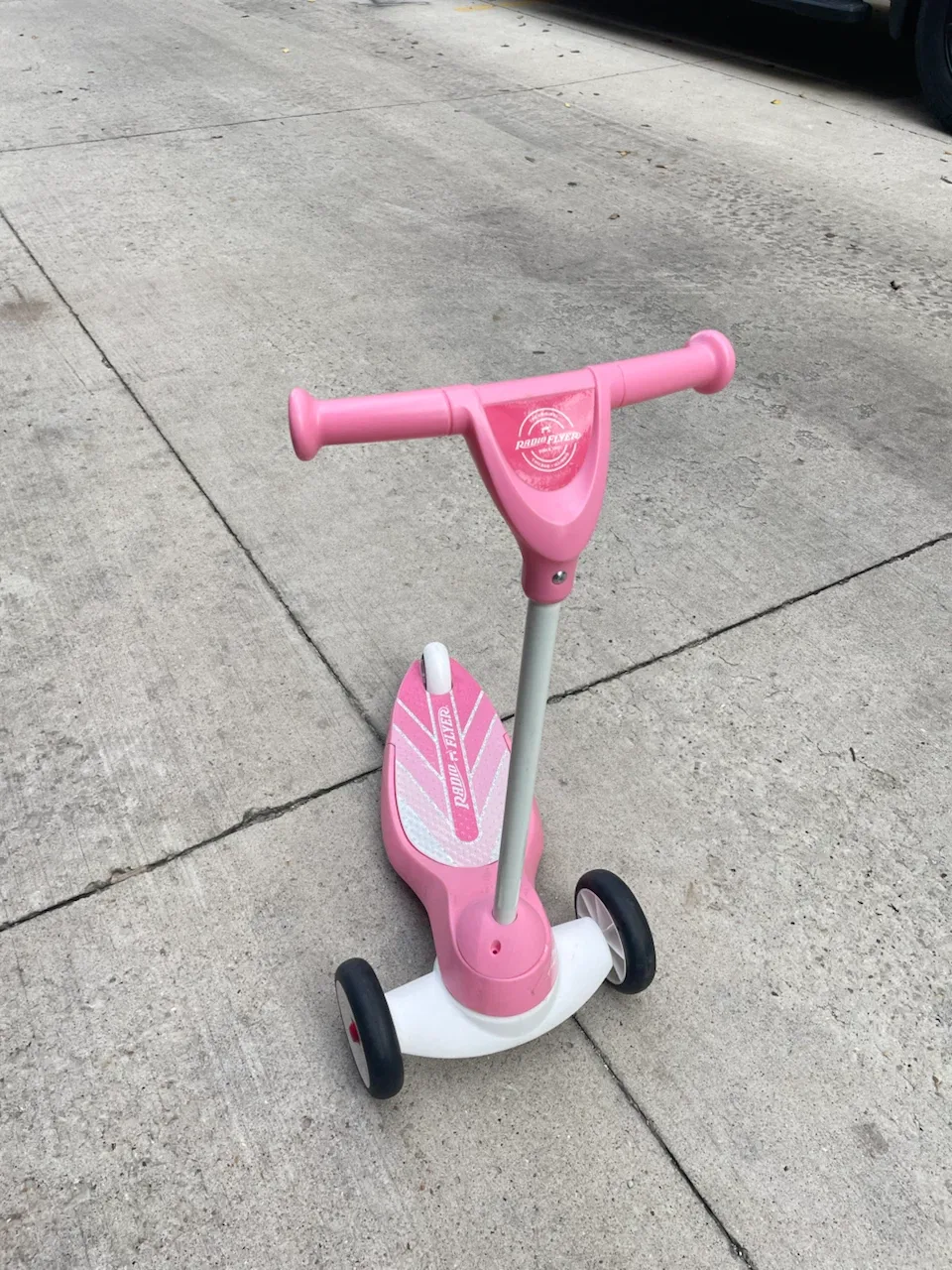 Pink Radio Flyer Toddler Scooter - photo 2