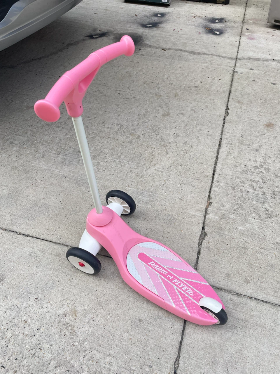 Pink Radio Flyer Toddler Scooter - photo 3