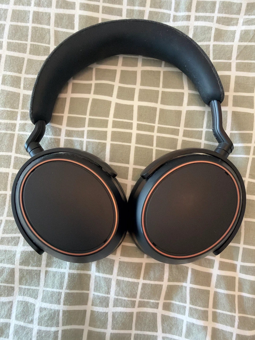 Sennheiser Momentum 4 Wireless Headphones - photo 2