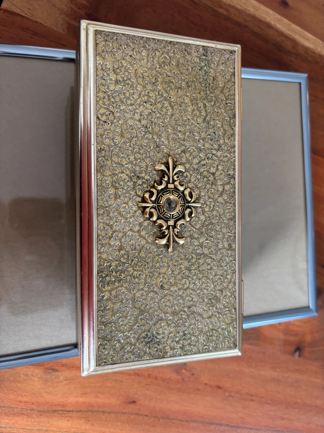 1070s Hollywood Regency style musical jewelry box