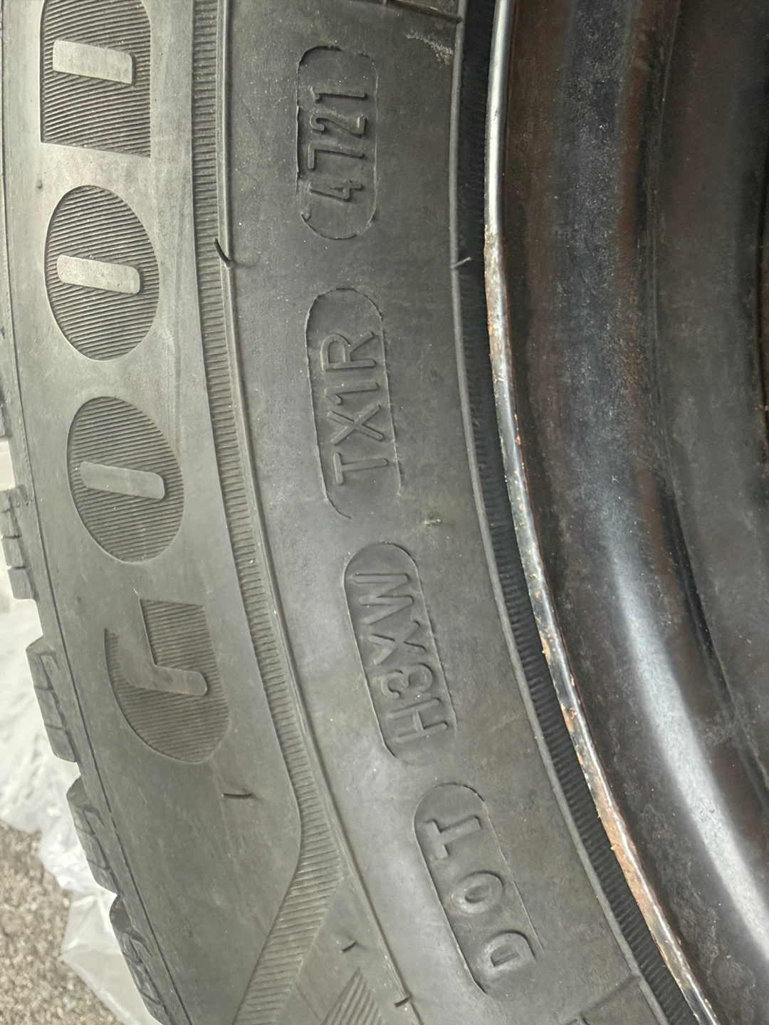 Set of 4 205/60/16 Goodyear Ultra Grip Winter Tires & Rims - photo 4