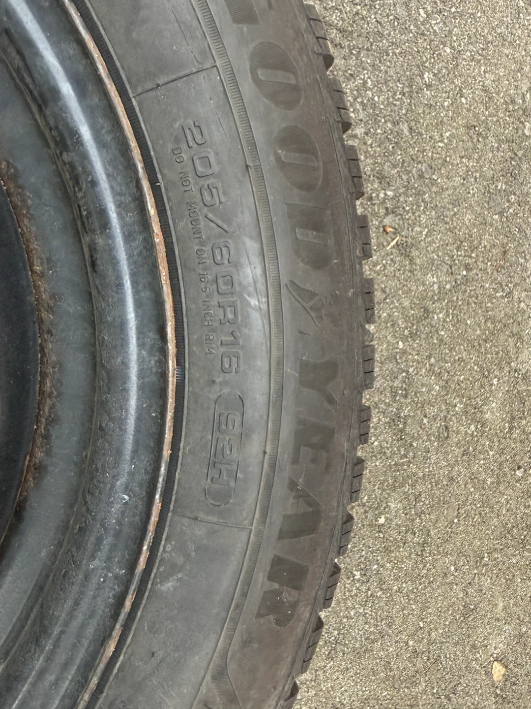 Set of 4 205/60/16 Goodyear Ultra Grip Winter Tires & Rims - photo 5