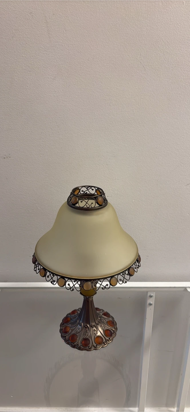 Vintage Style Table Lamp with Frosted Glass Shade - photo 3