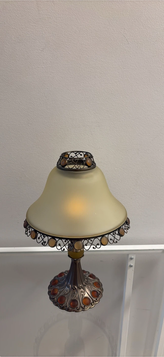 Vintage Style Table Lamp with Frosted Glass Shade - photo 4