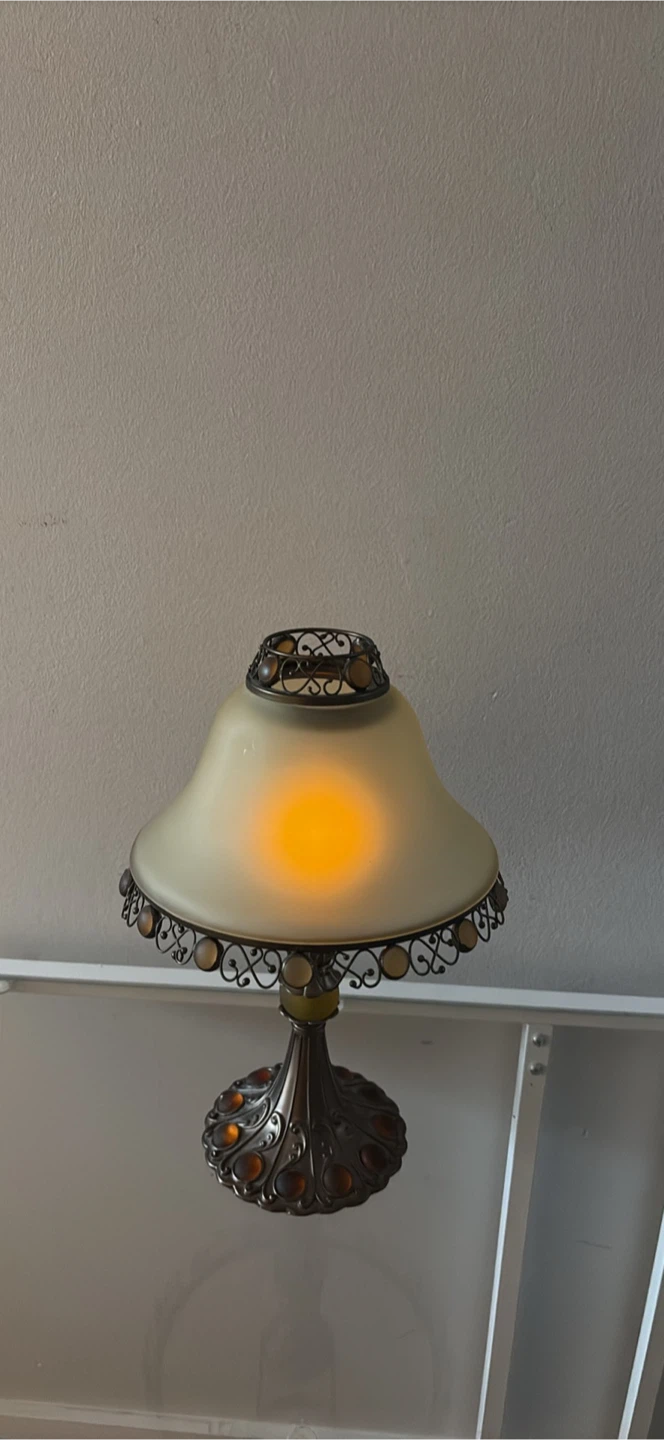 Vintage Style Table Lamp with Frosted Glass Shade - photo 5