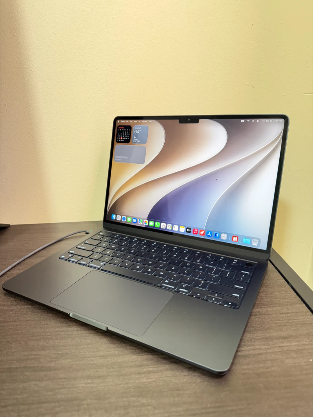 Apple MacBook Air 13-inch (M2)