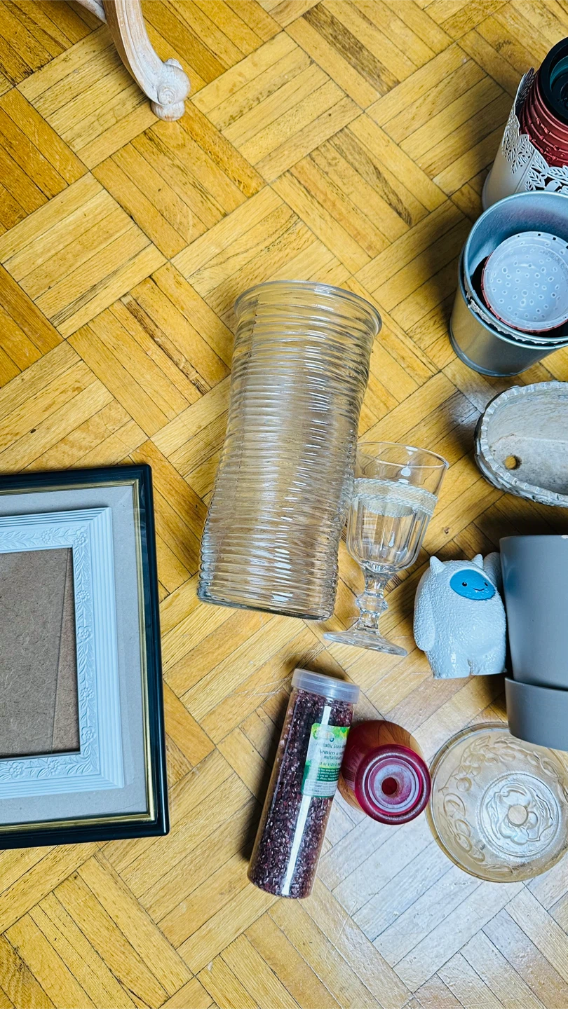 Free Assorted Home Decor and Planter Collection - photo 4