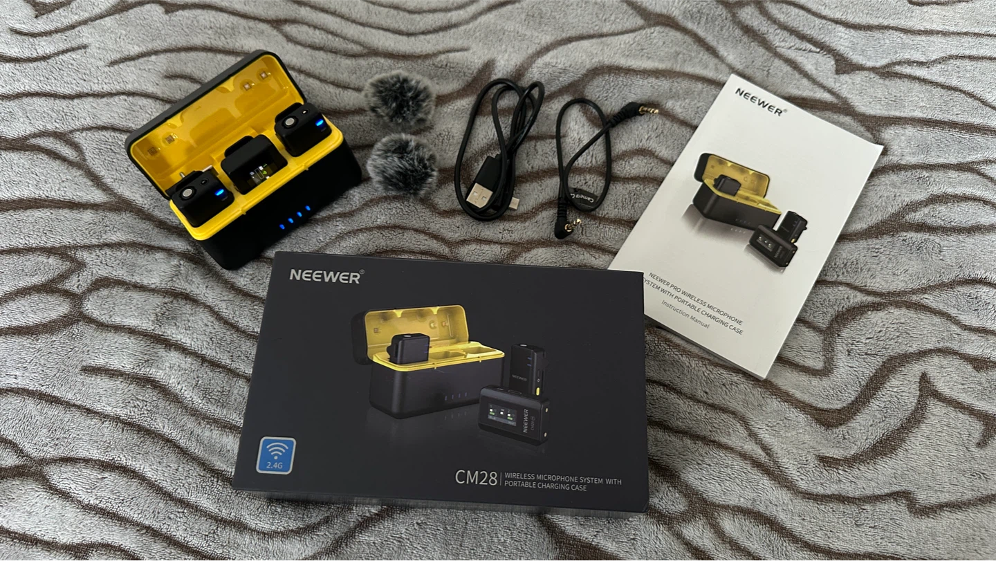 Neewer CM28 Wireless Microphone System