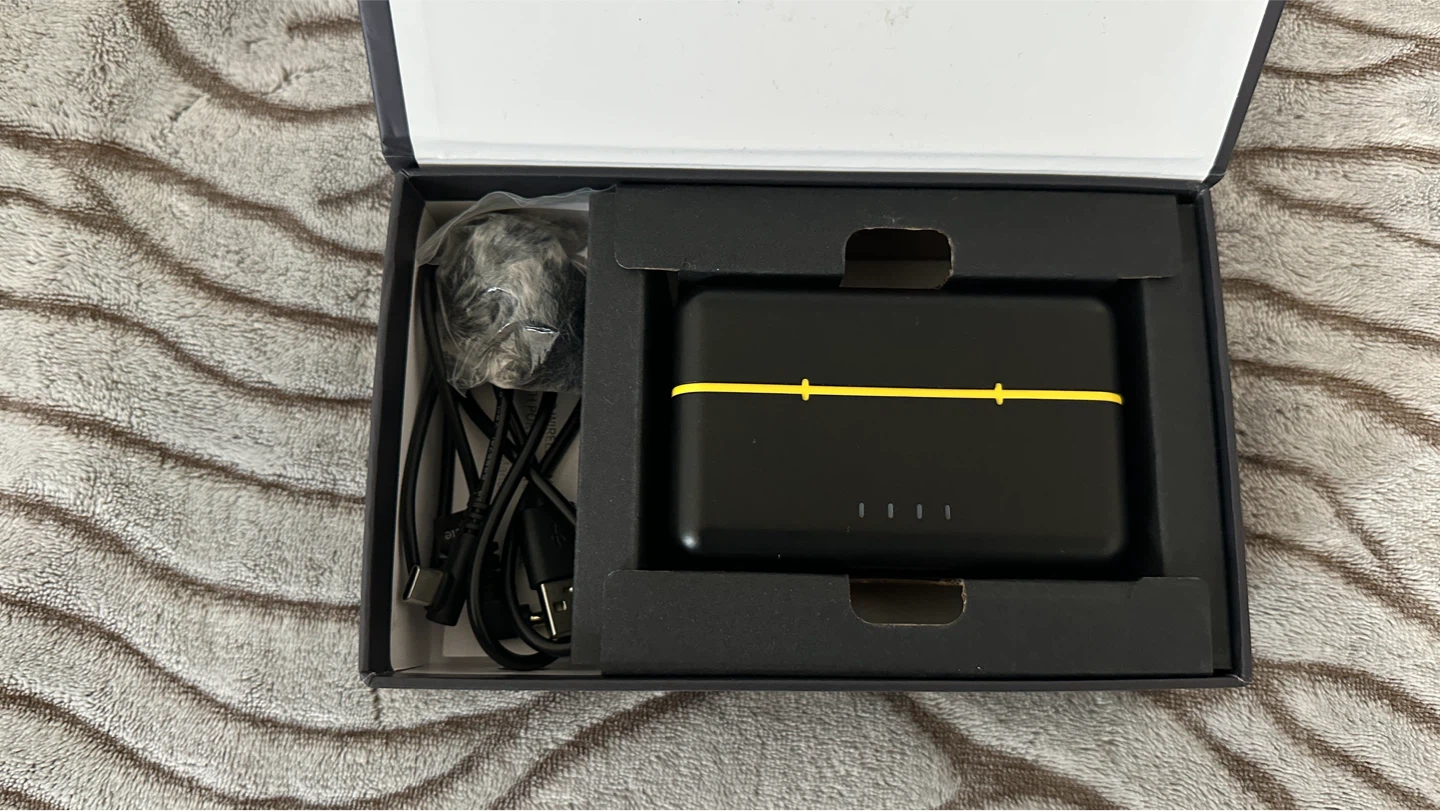 Neewer CM28 Wireless Microphone System - photo 2