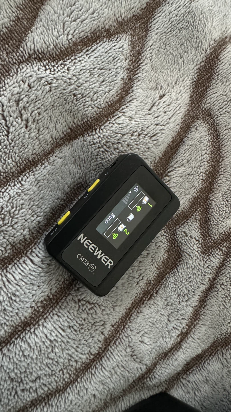 Neewer CM28 Wireless Microphone System - photo 4