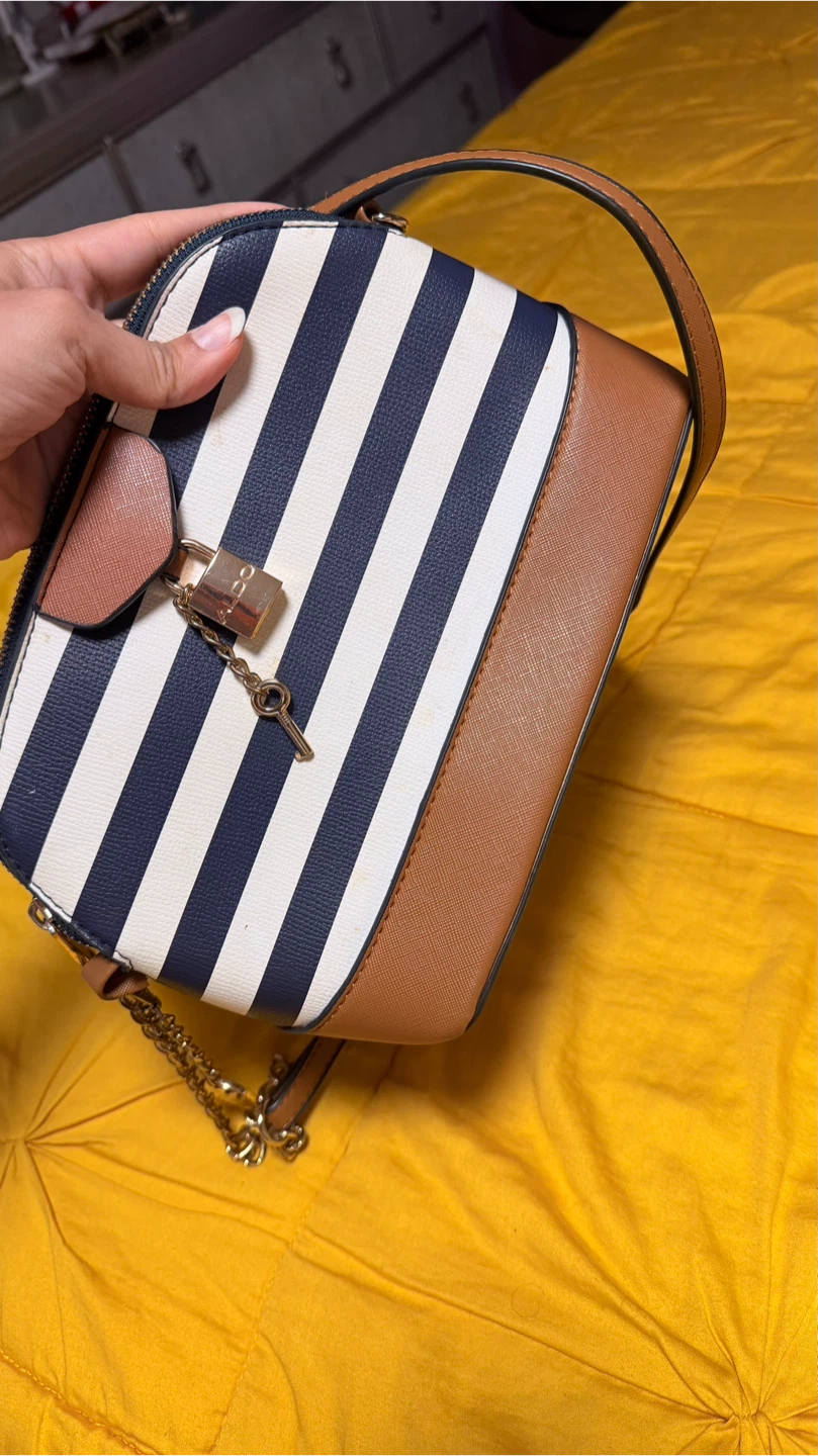 Assorted Ladies Handbags - photo 5