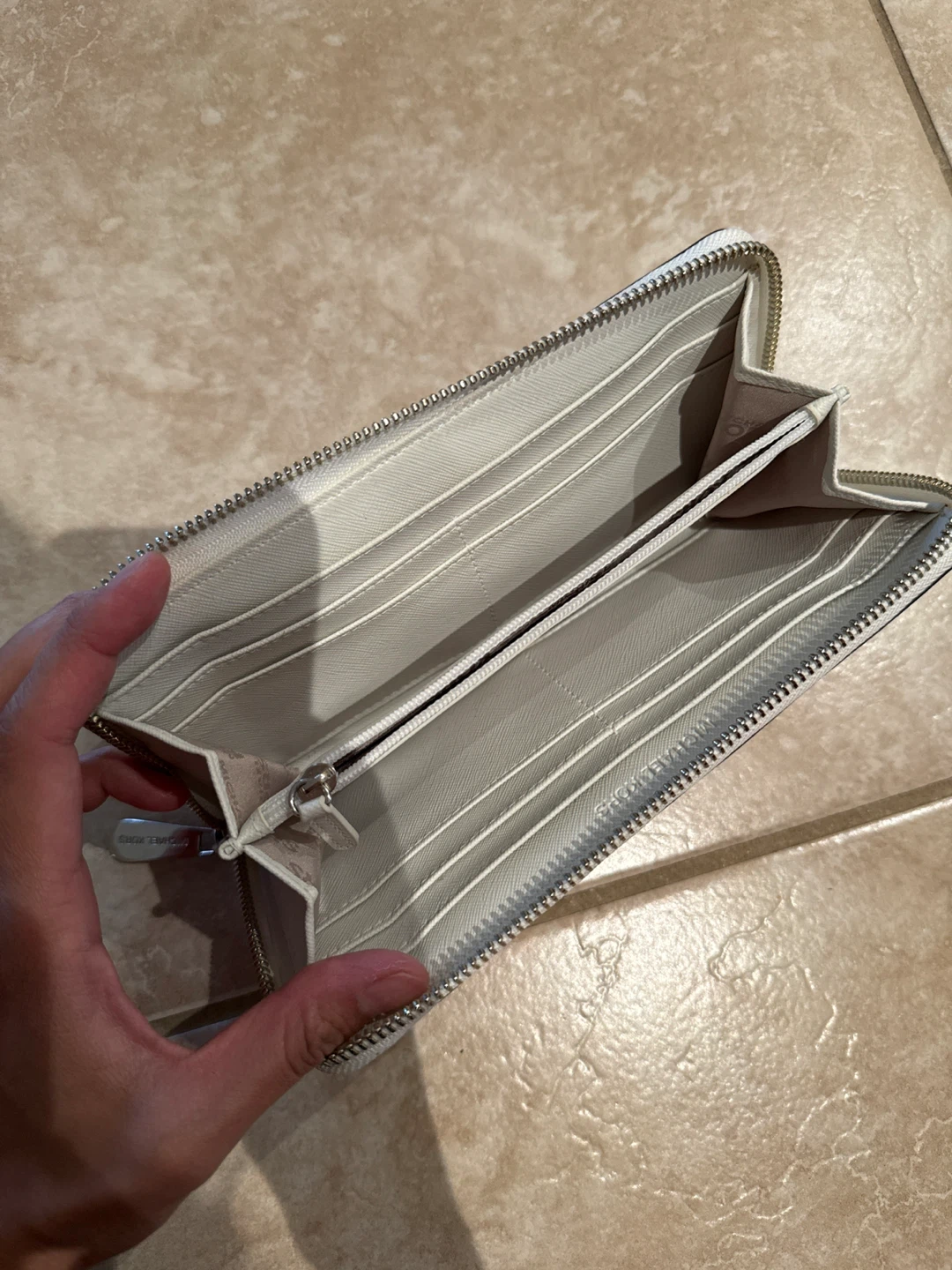 Michael Kors White Wallet - photo 2