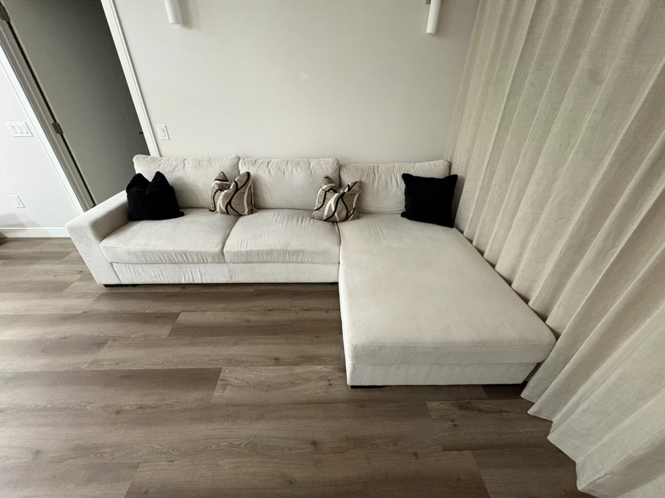 Cream White Sectional Sofa with Chaise
