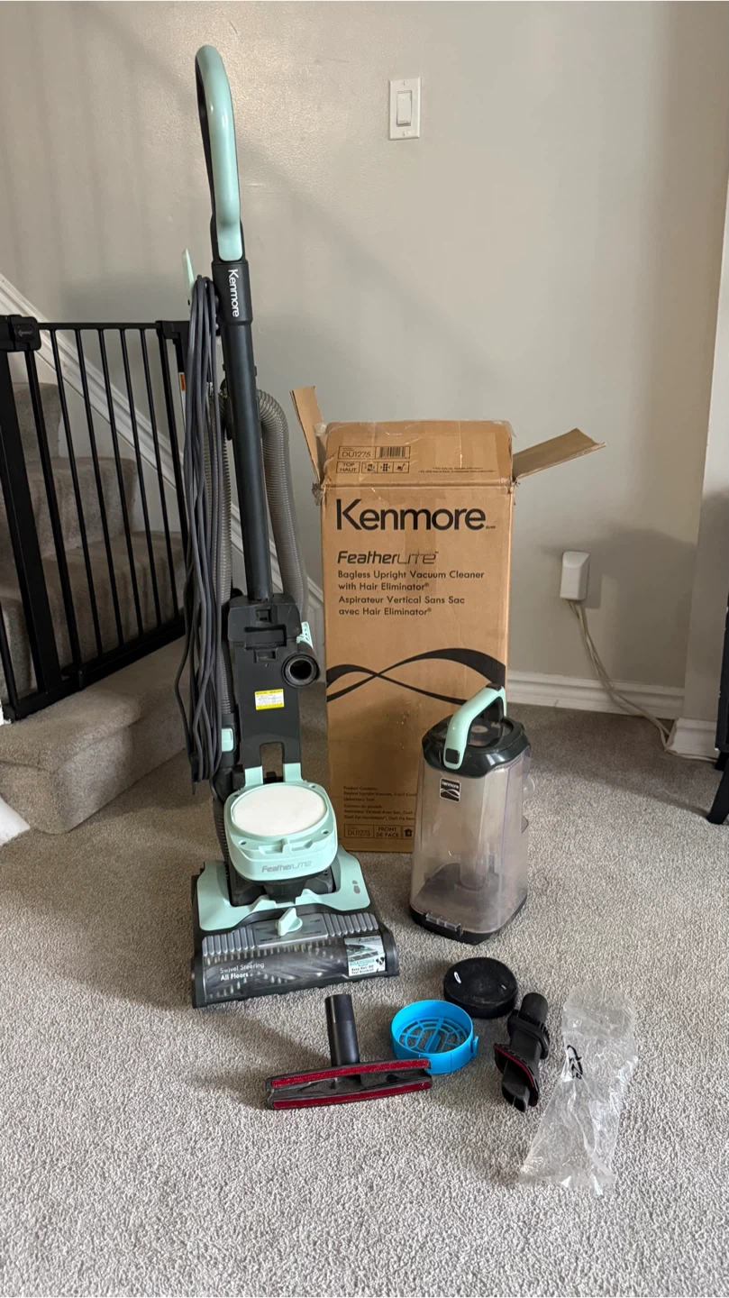 LIKE NEW Kenmore Upright Vacuum Cleaner