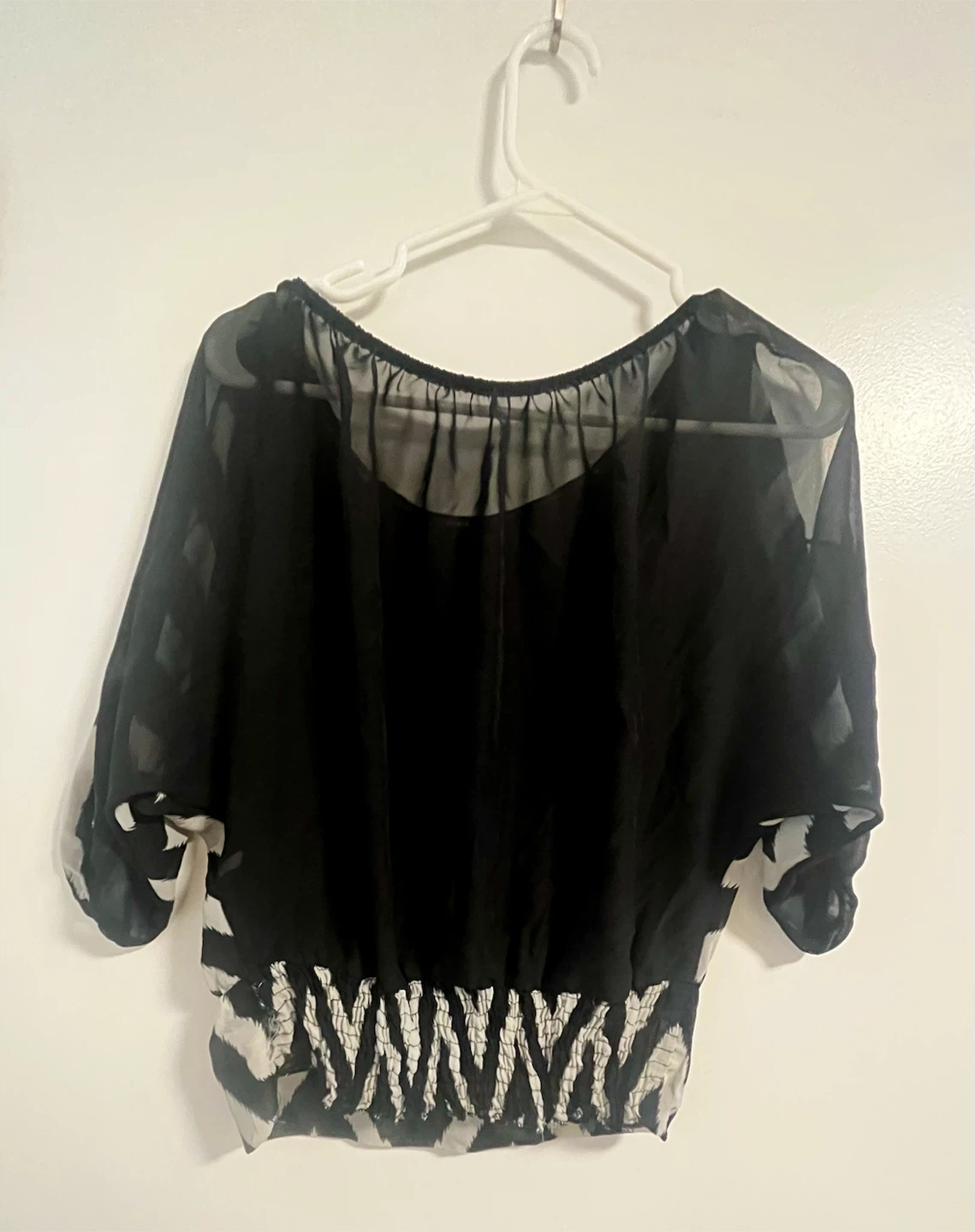 Black and white chevron print cold shoulder blouse - photo 3