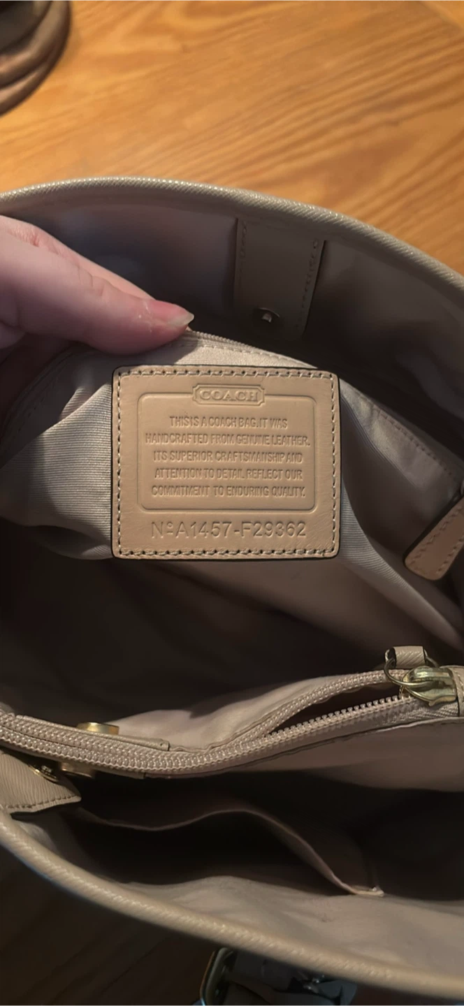 Coach Beige Leather Tote Bag - photo 4