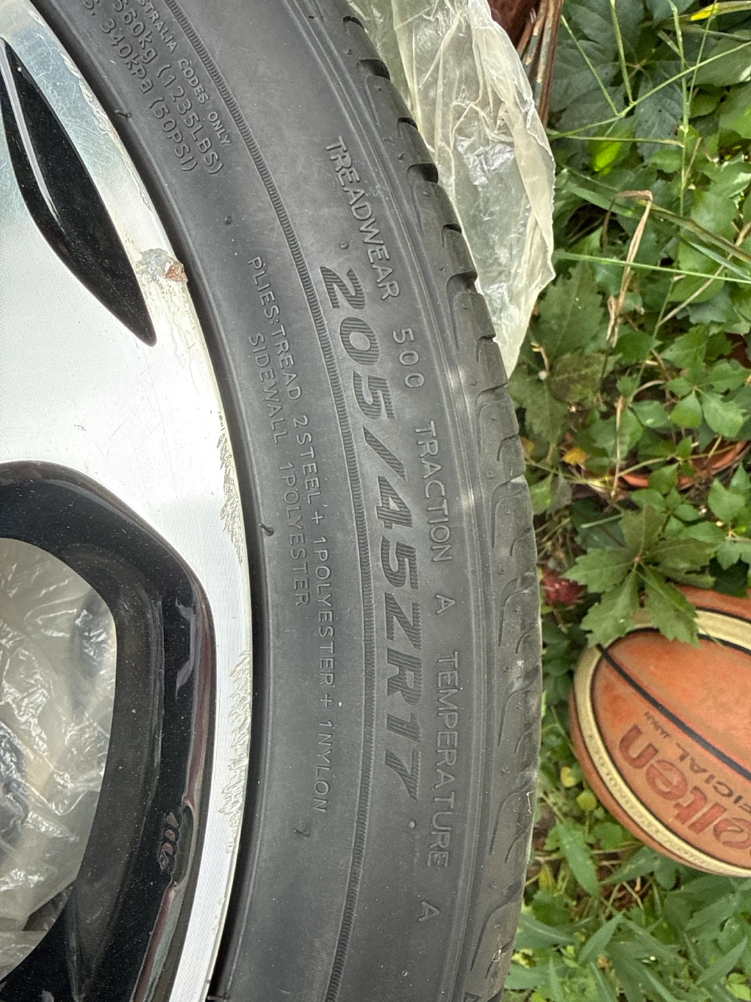 Kia 17-inch Alloy Wheels with Tires - photo 2