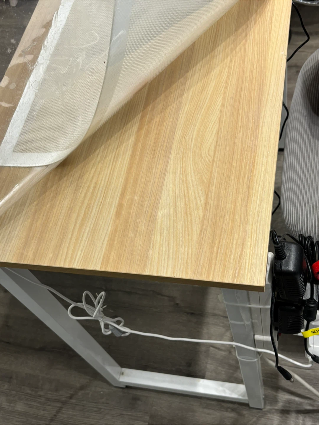 Desk with White Metal Frame - photo 3