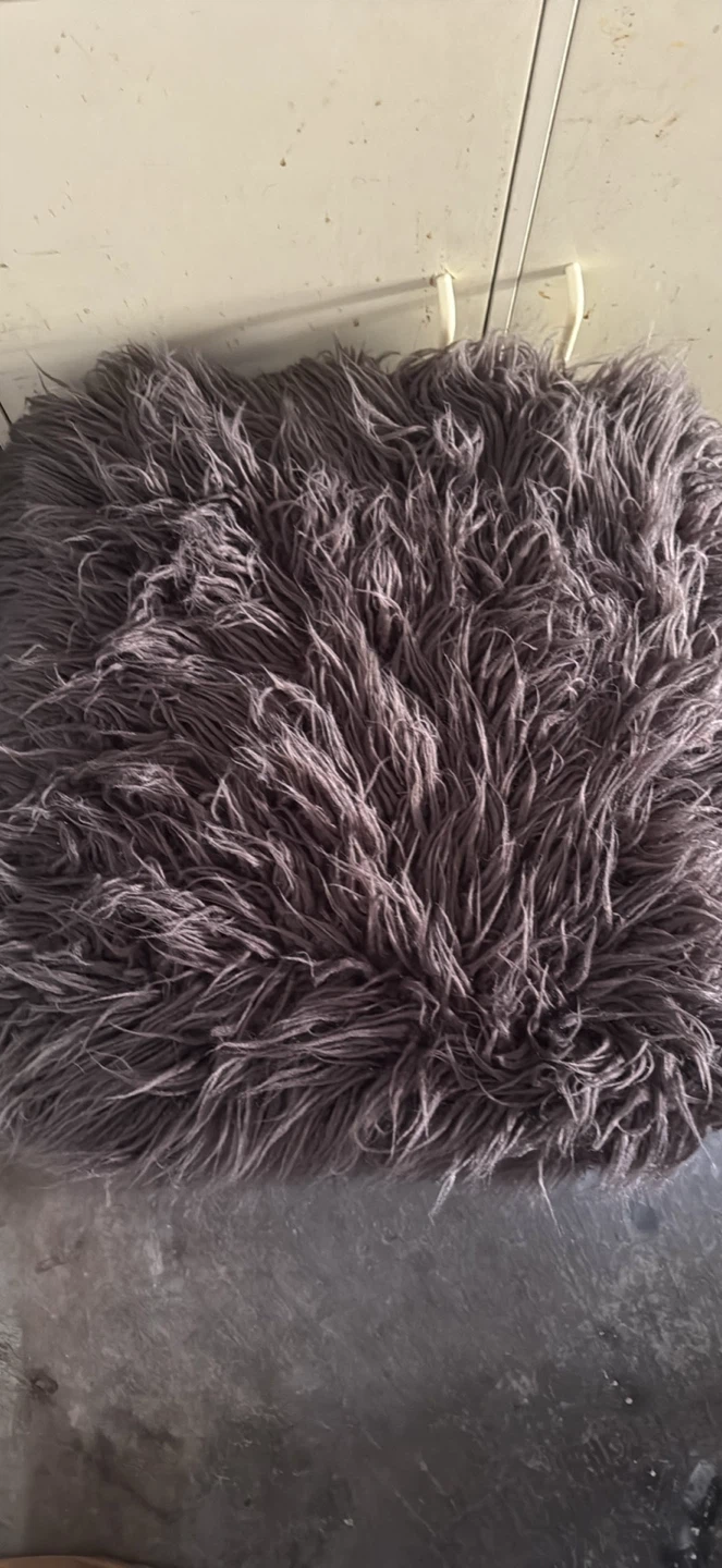 Grey faux fur ottoman - photo 2