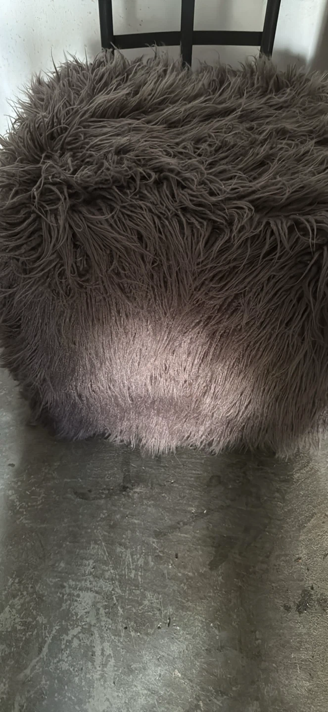 Grey faux fur ottoman - photo 4