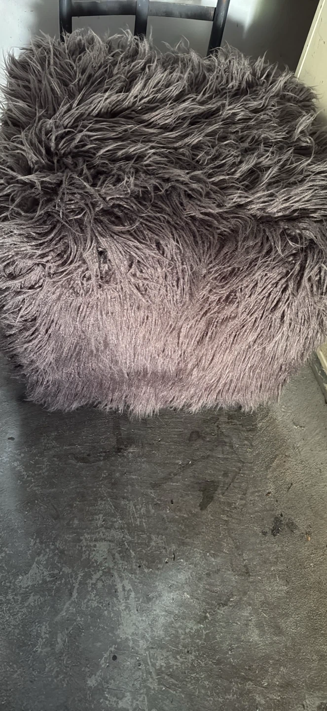 Grey faux fur ottoman - photo 5