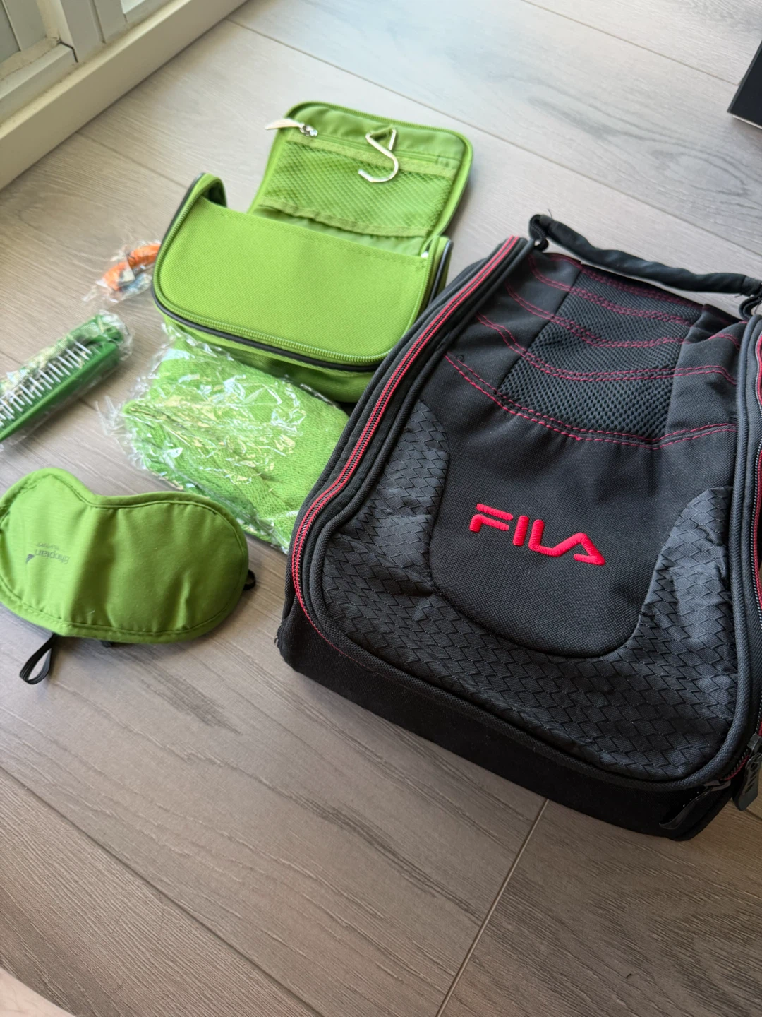 Fila Toiletry Bag and Travel Kit all set - photo 2