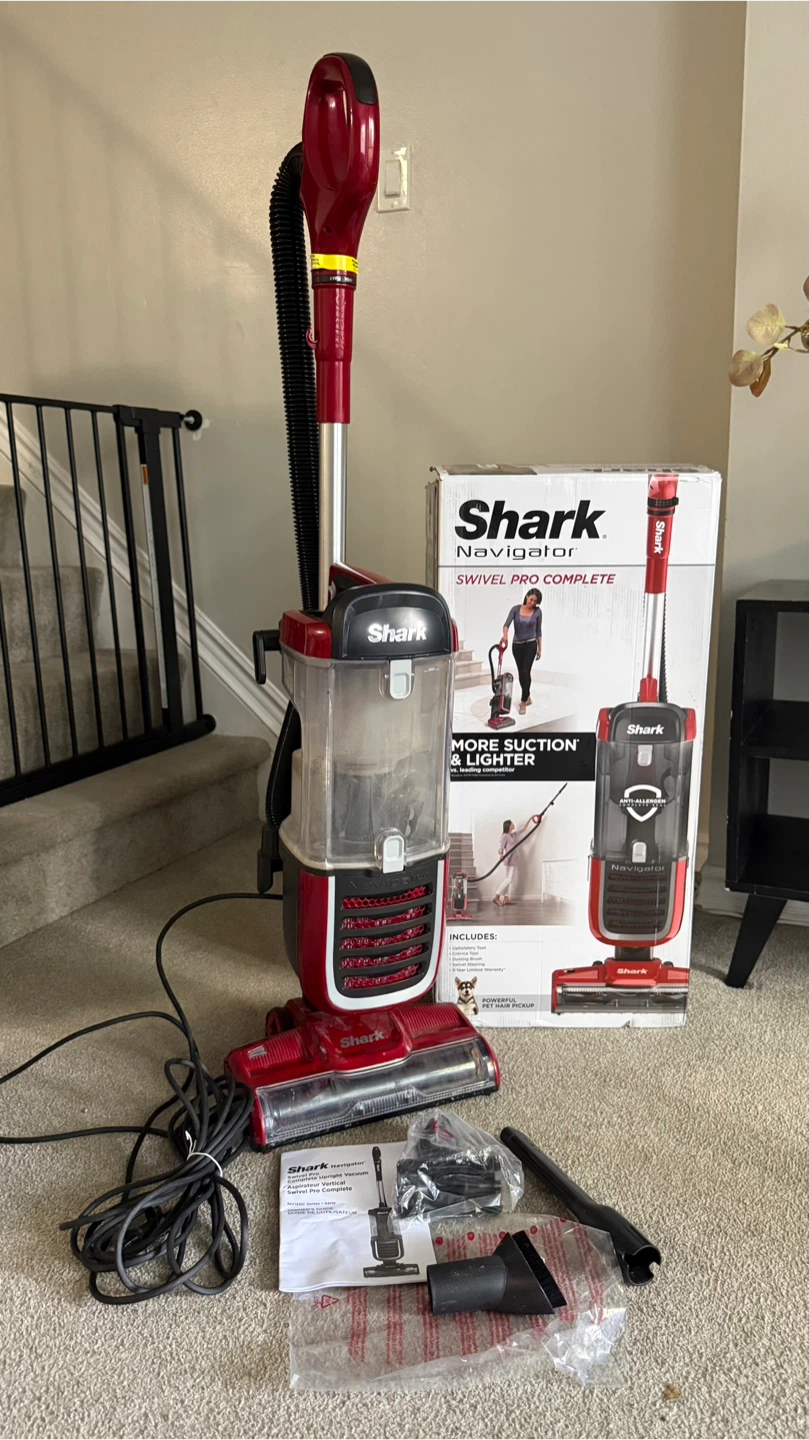 LIKE NEW Shark Navigator Lift-Away Pro Vacuum