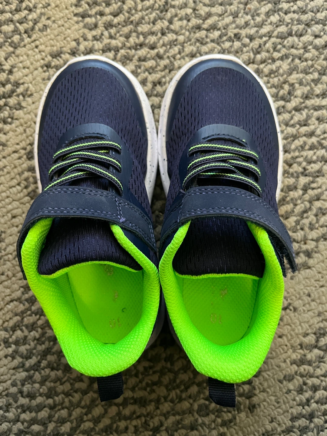 Little Kids Sneakers Size 10 used once - photo 2