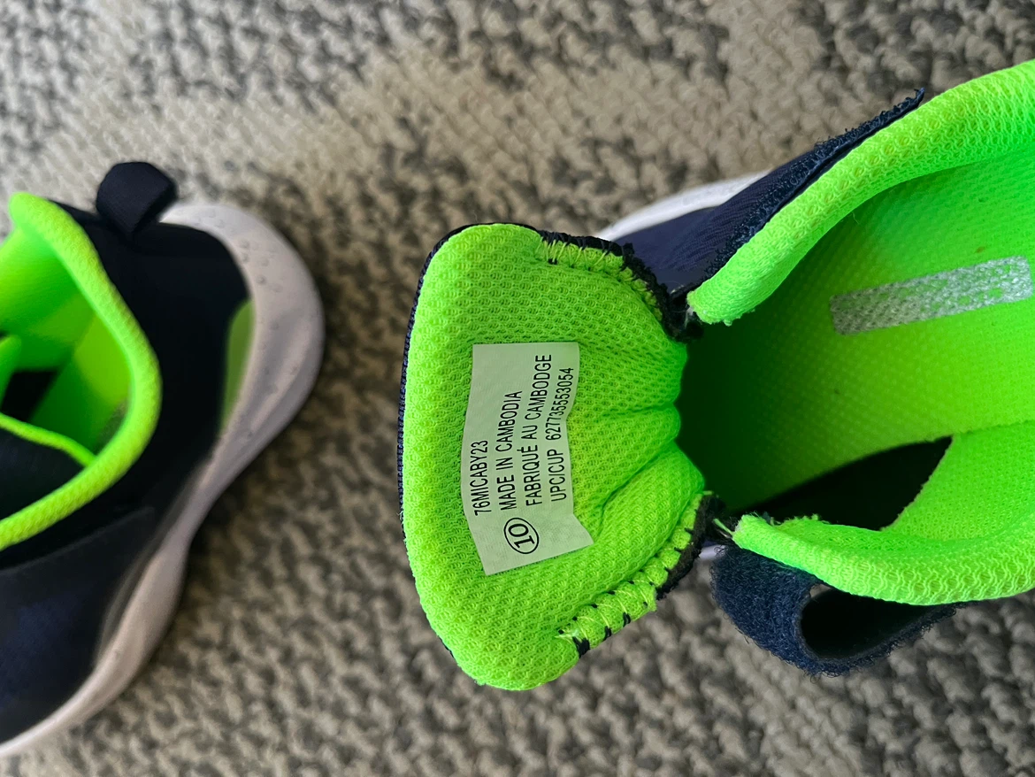 Little Kids Sneakers Size 10 used once - photo 3