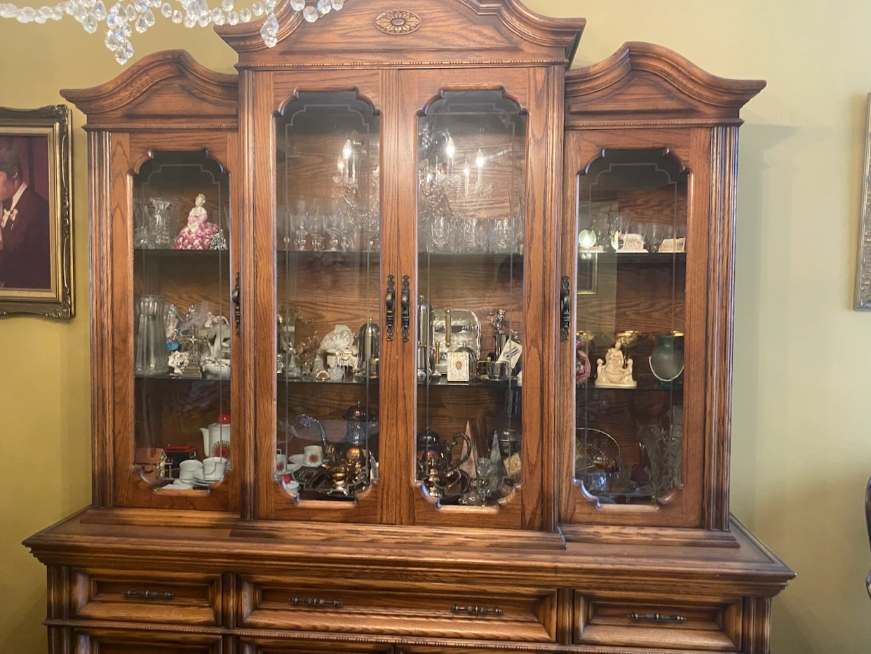 Solid Oak Dining Hutch and Table Set - photo 2