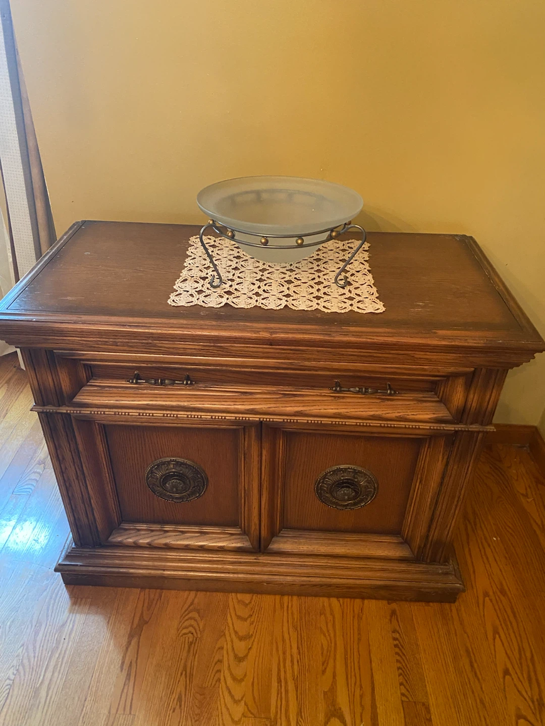 Solid Oak Dining Hutch and Table Set - photo 4
