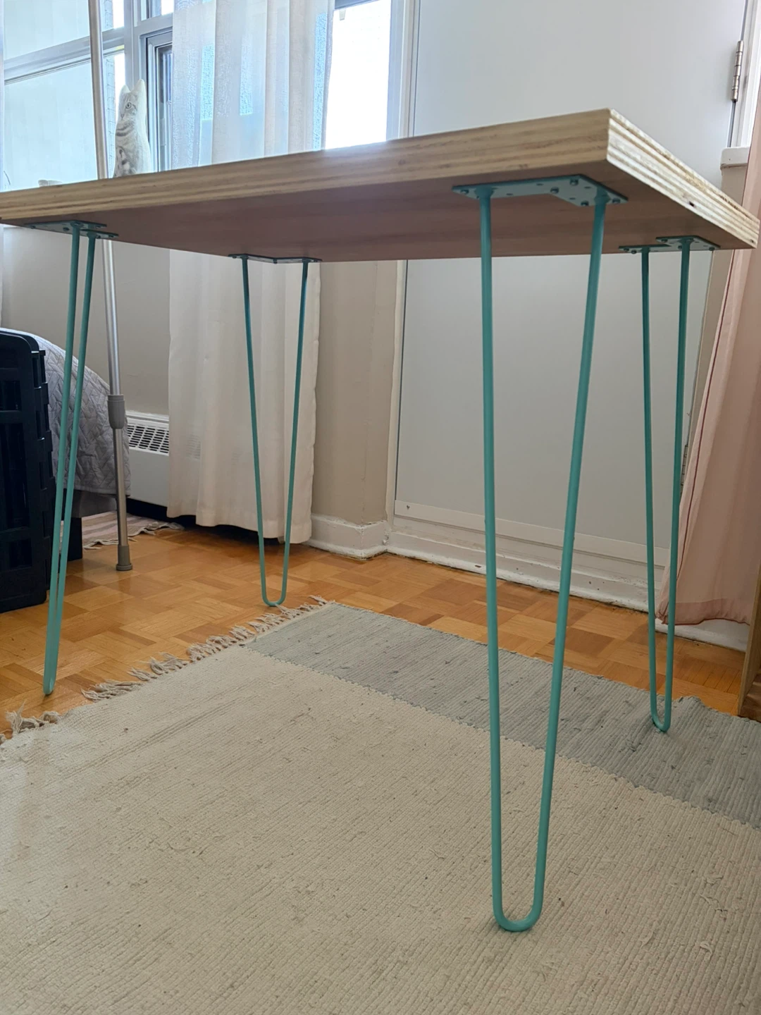 Desk - photo 2