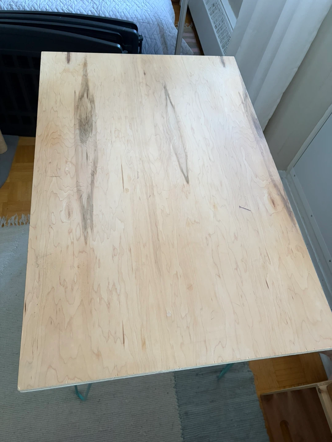 Desk - photo 3
