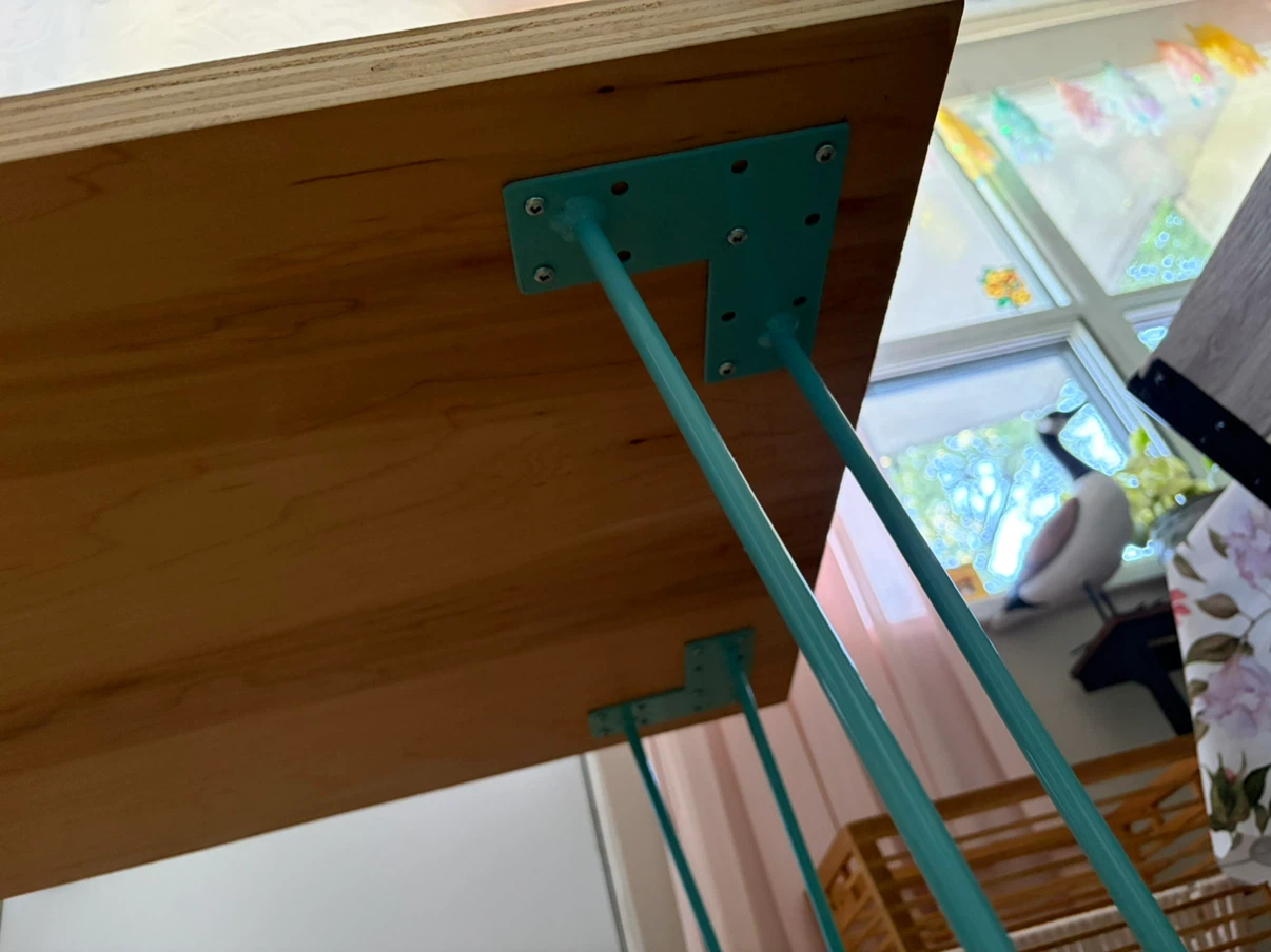 Desk - photo 4