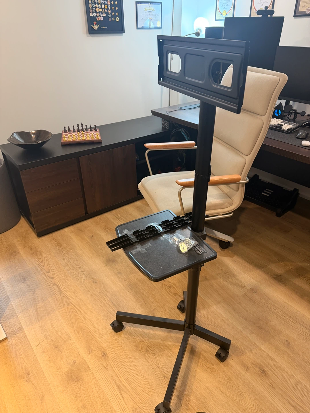 Mobile TV Floor Stand - photo 2