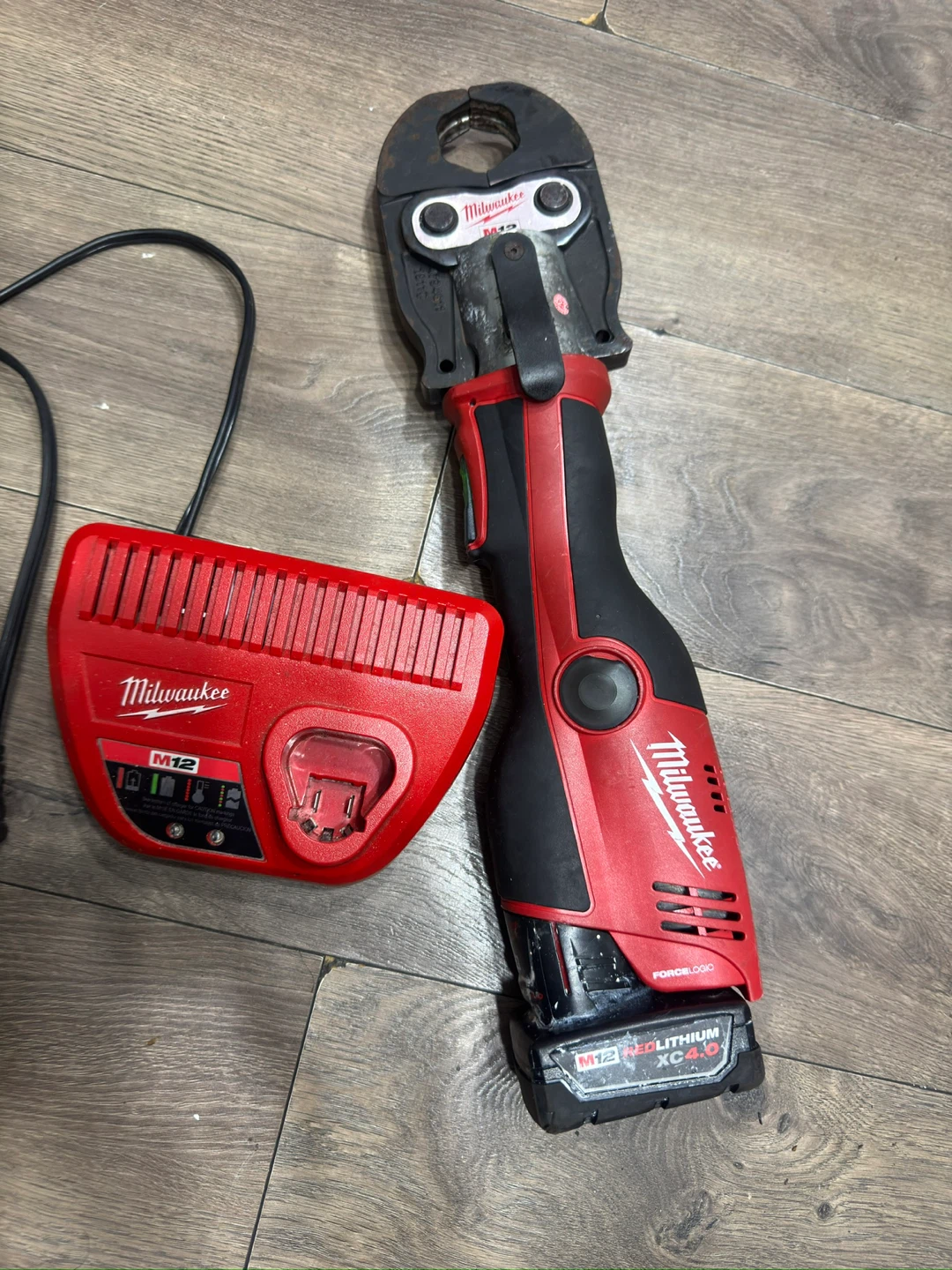 Milwaukee M12 Force Logic Press Tool
