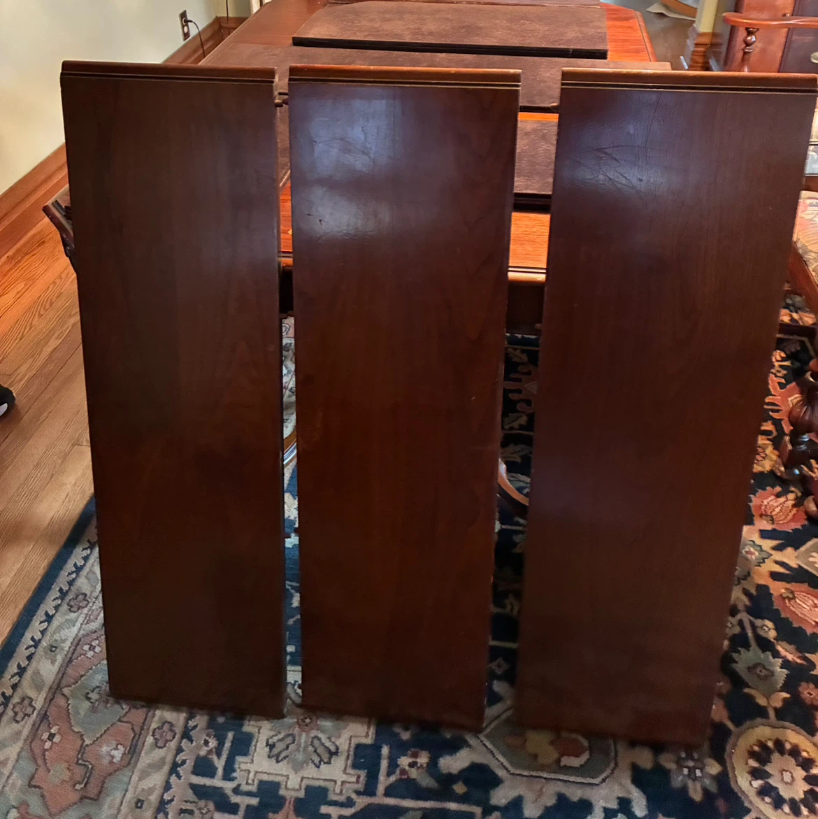 Dining table and chair set with pads and leafs. Mahogany wood - photo 3