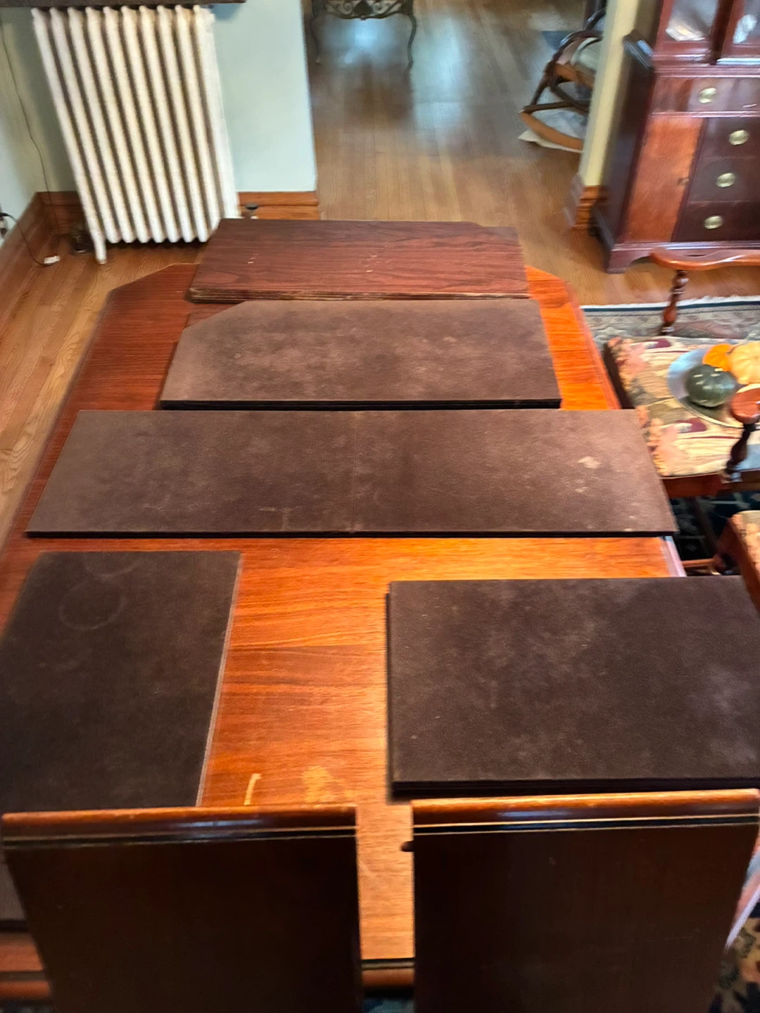 Dining table and chair set with pads and leafs. Mahogany wood - photo 4