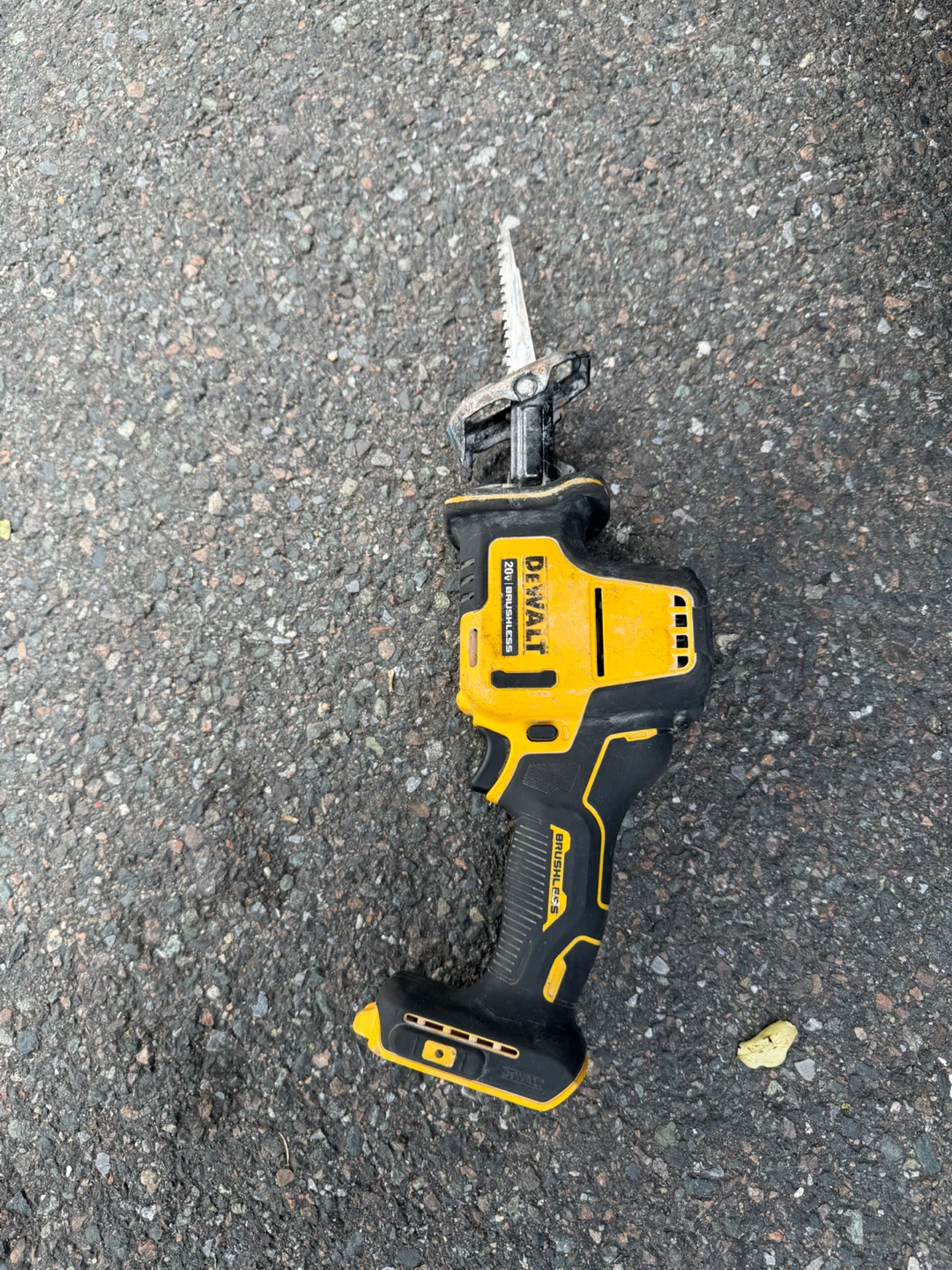 DeWalt DCS369 20V Brushless Compact Reciprocating Saw - photo 2