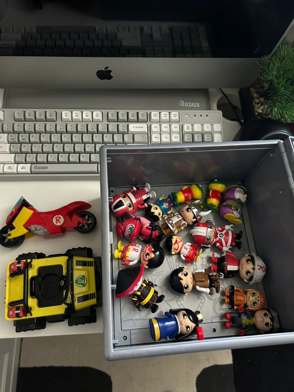 Ryan's World Mystery Vault with Figures and Vehicles - photo 2