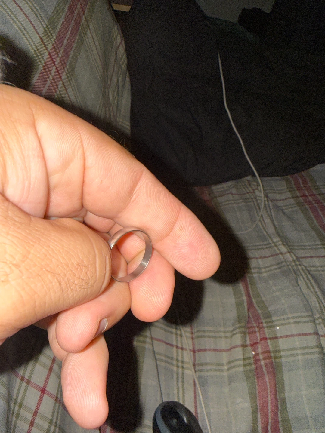 Silver-toned minimalist band ring - photo 2