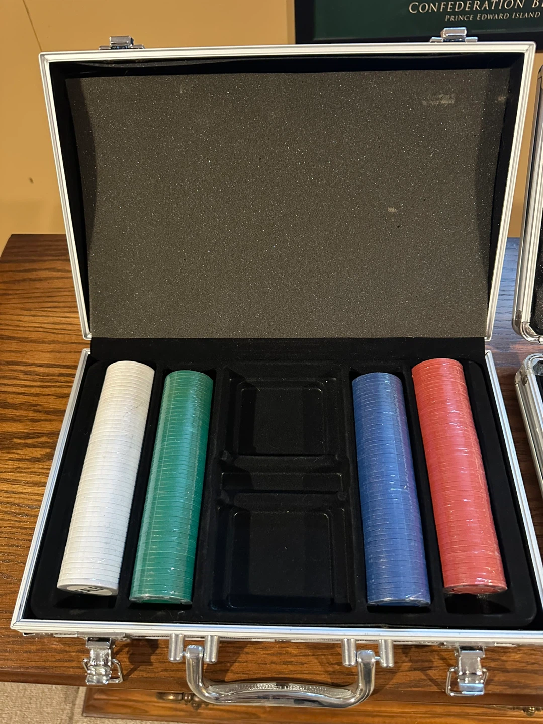 Cardinal Professional Texas Hold'em Poker Set - photo 2
