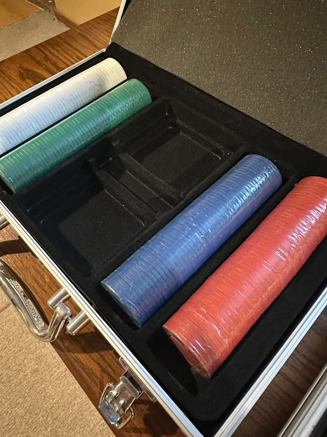 Cardinal Professional Texas Hold'em Poker Set - photo 5